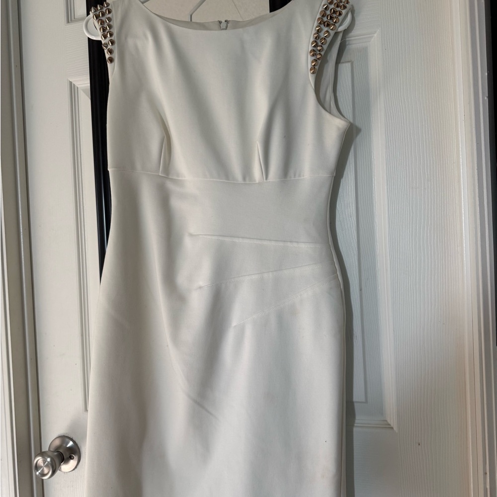 Elegant White Sleeveless Dress